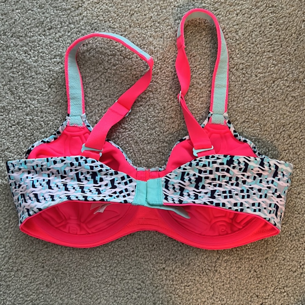 NWOT Berlei Sports Bra - Picture 2 of 3